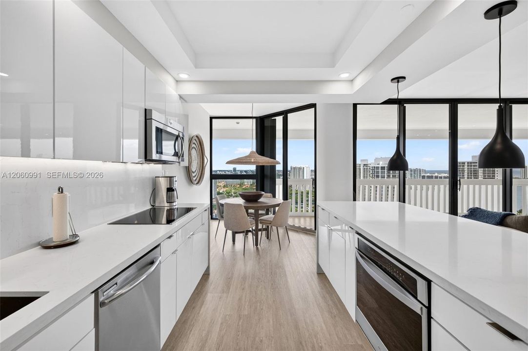 En Venta: $895,000 (2 camas, 2 baños, 1750 Pies cuadrados)