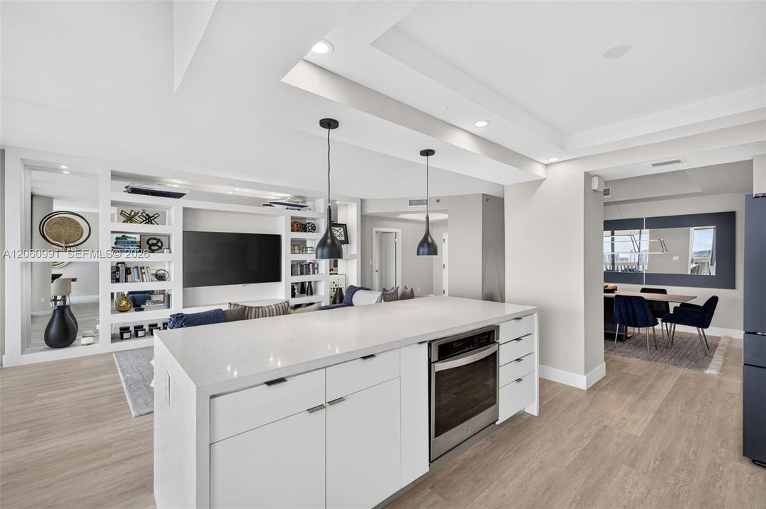 En Venta: $895,000 (2 camas, 2 baños, 1750 Pies cuadrados)