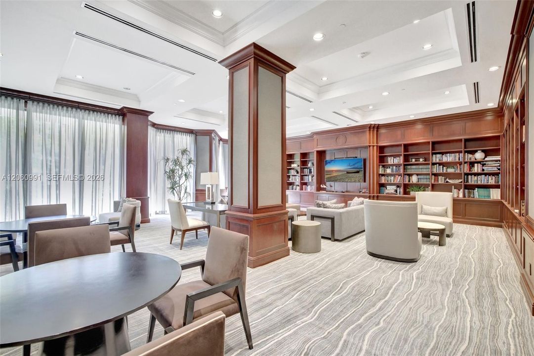 En Venta: $895,000 (2 camas, 2 baños, 1750 Pies cuadrados)
