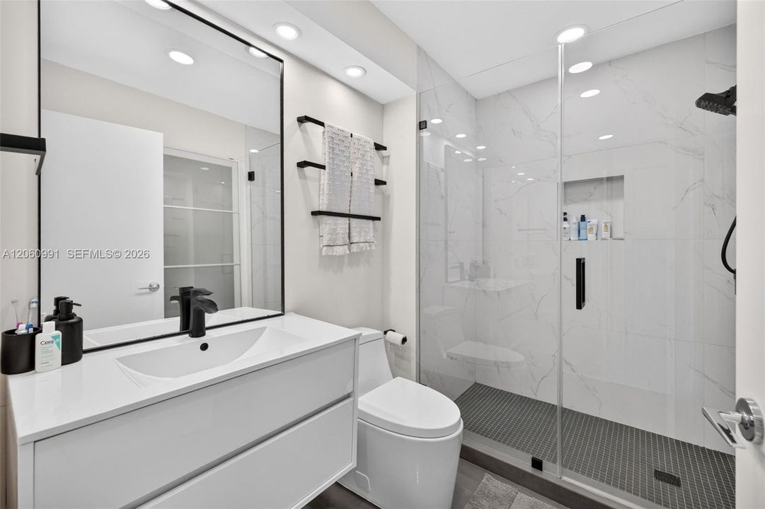 En Venta: $895,000 (2 camas, 2 baños, 1750 Pies cuadrados)