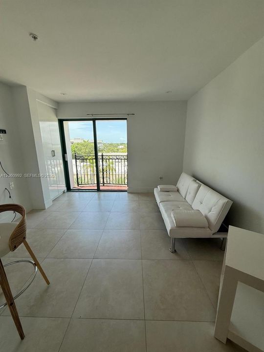 For Rent: $1,300 (0 beds, 1 baths, 350 Square Feet)