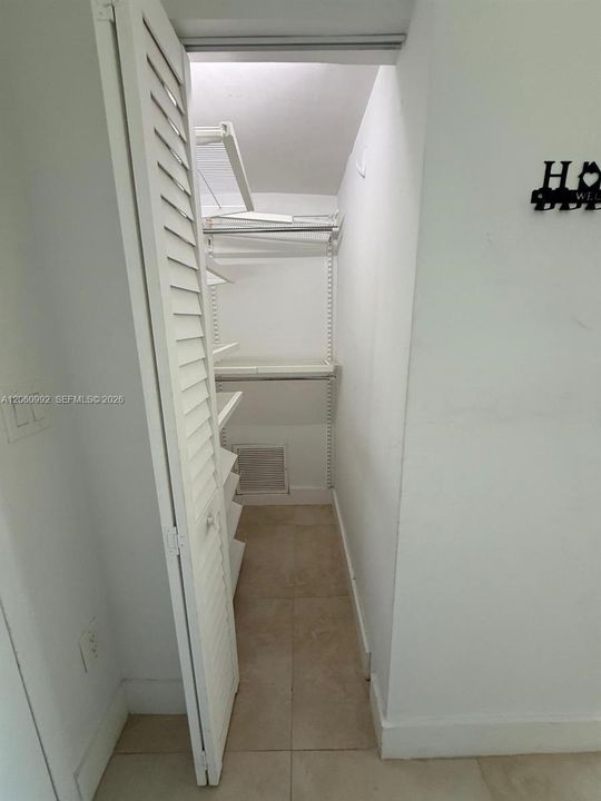 For Rent: $1,300 (0 beds, 1 baths, 350 Square Feet)
