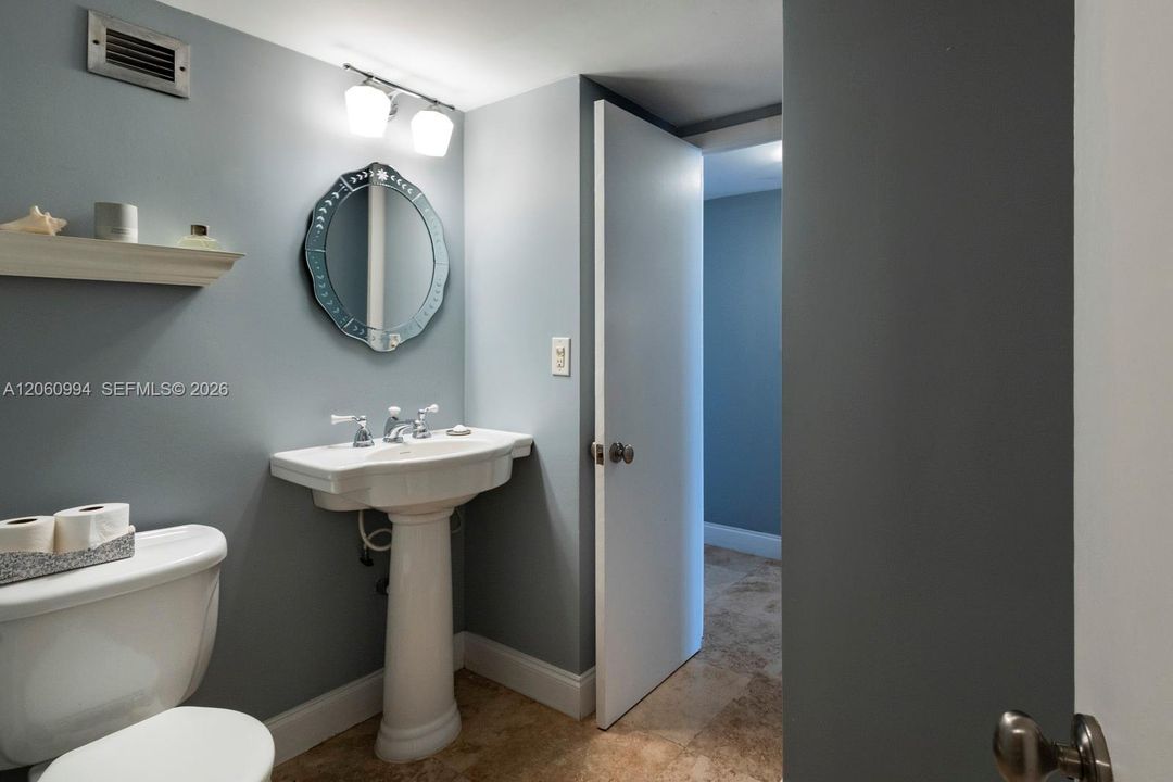 В аренду: $3,500 (1 спален, 1 ванн, 950 Квадратных фут)
