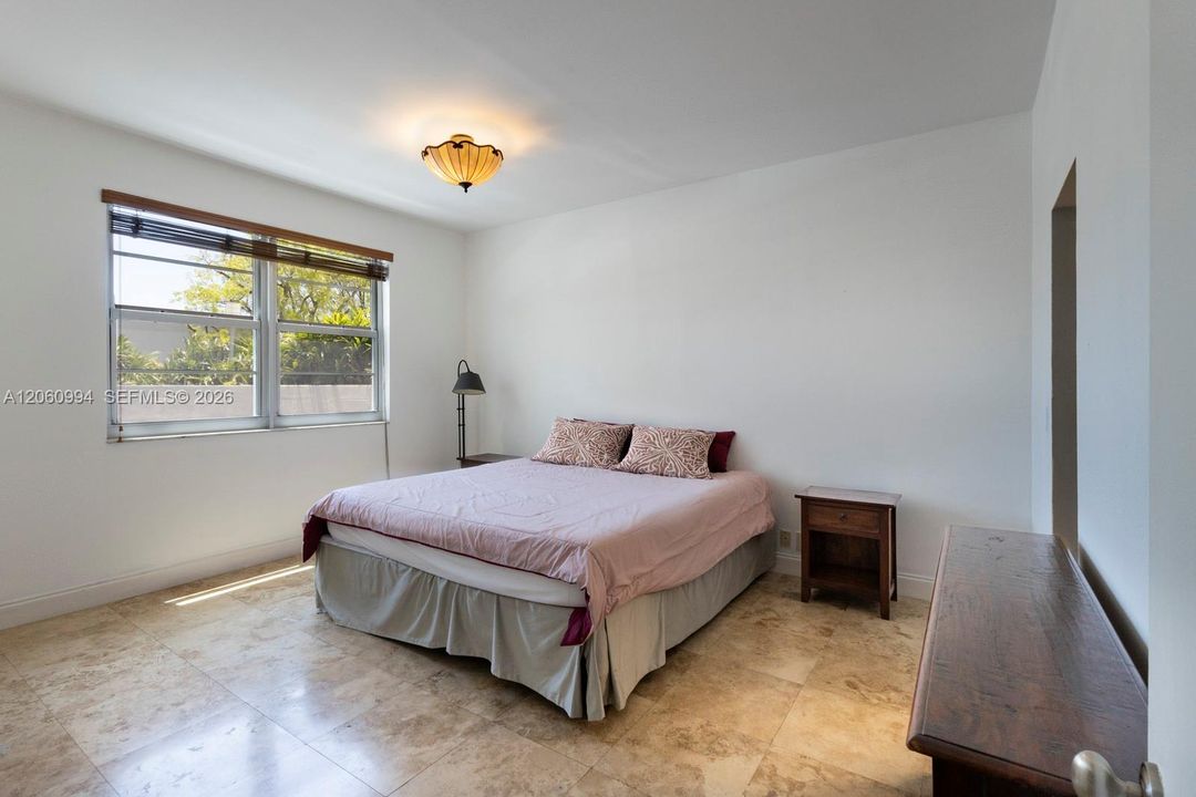 В аренду: $3,500 (1 спален, 1 ванн, 950 Квадратных фут)