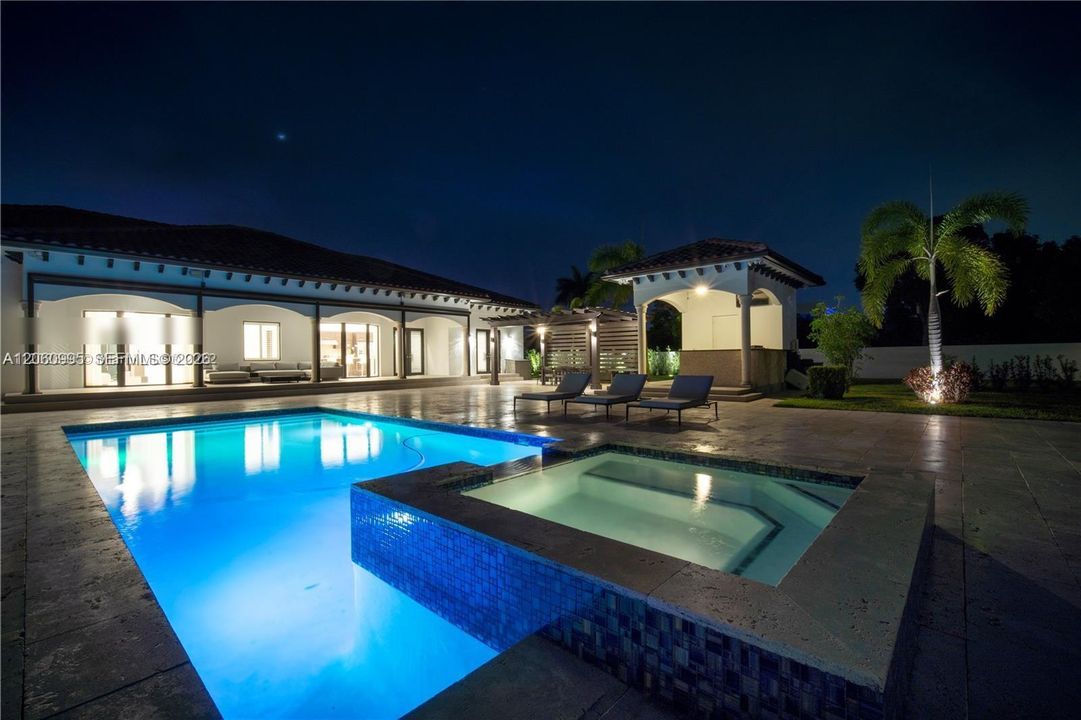 На продажу: $3,350,000 (6 спален, 6 ванн, 4014 Квадратных фут)
