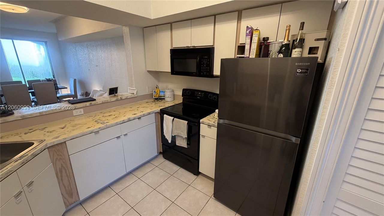 В аренду: $2,300 (2 спален, 1 ванн, 1068 Квадратных фут)