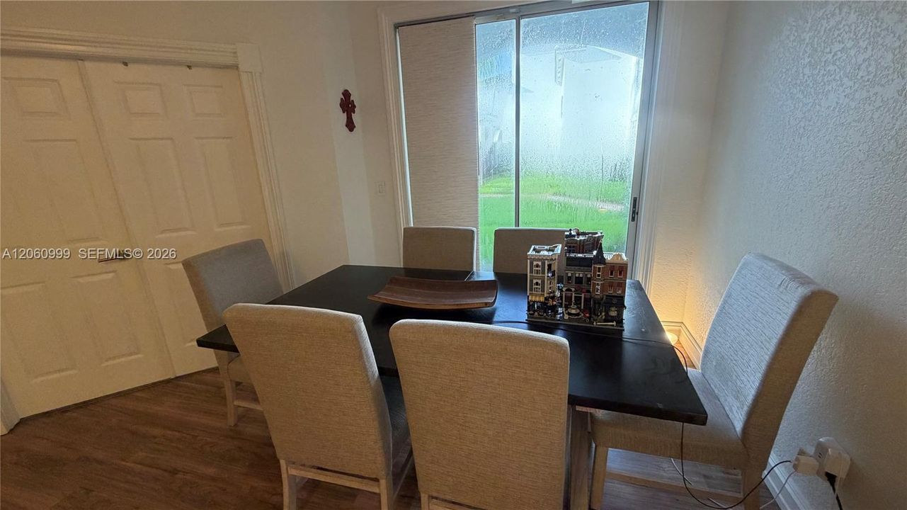 В аренду: $2,300 (2 спален, 1 ванн, 1068 Квадратных фут)