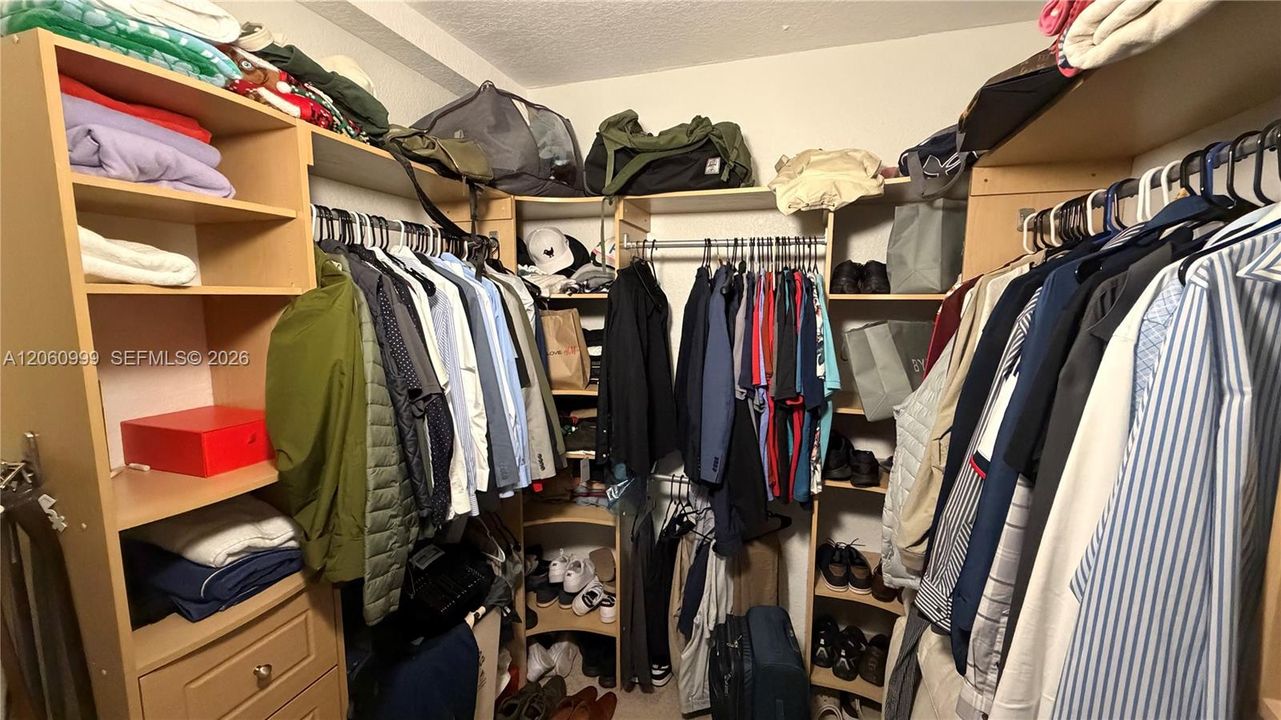 В аренду: $2,300 (2 спален, 1 ванн, 1068 Квадратных фут)