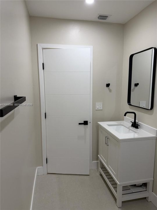 En Venta: $439,900 (2 camas, 1 baños, 872 Pies cuadrados)
