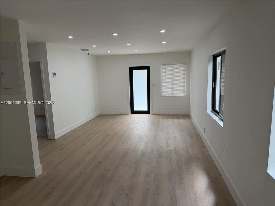 En Venta: $439,900 (2 camas, 1 baños, 872 Pies cuadrados)