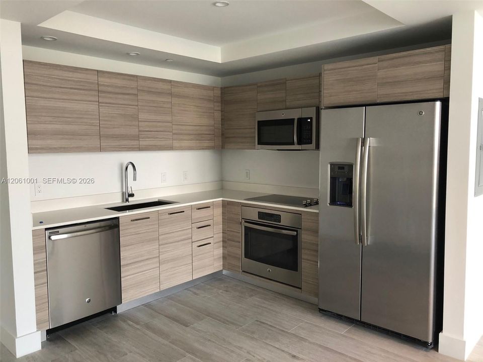 В аренду: $4,500 (2 спален, 2 ванн, 982 Квадратных фут)
