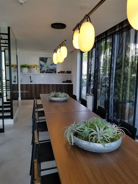 В аренду: $4,500 (2 спален, 2 ванн, 982 Квадратных фут)