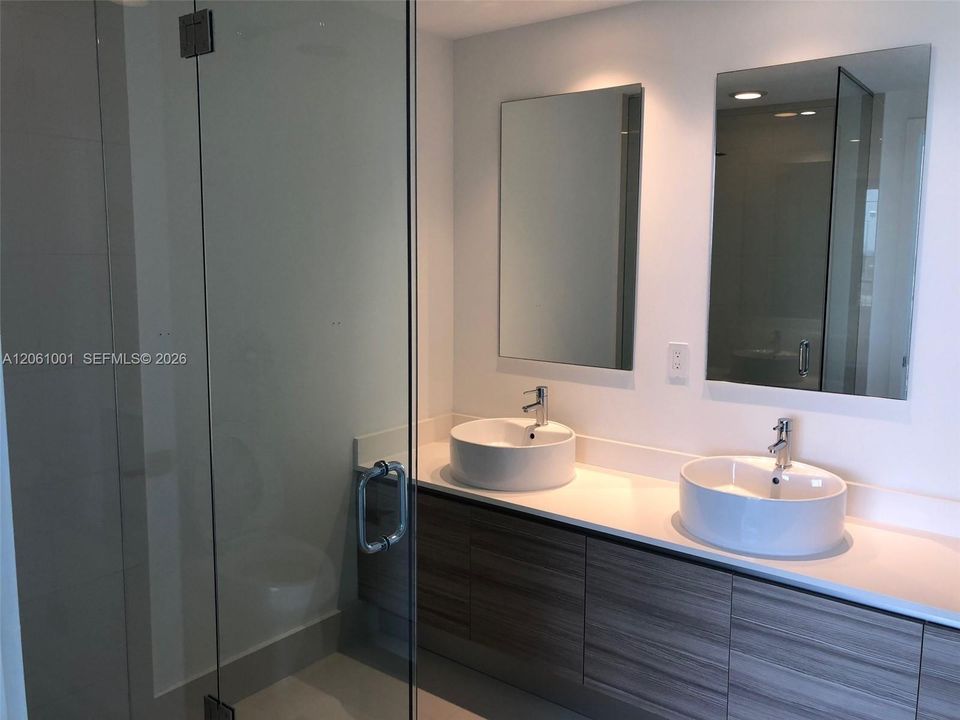 В аренду: $4,500 (2 спален, 2 ванн, 982 Квадратных фут)