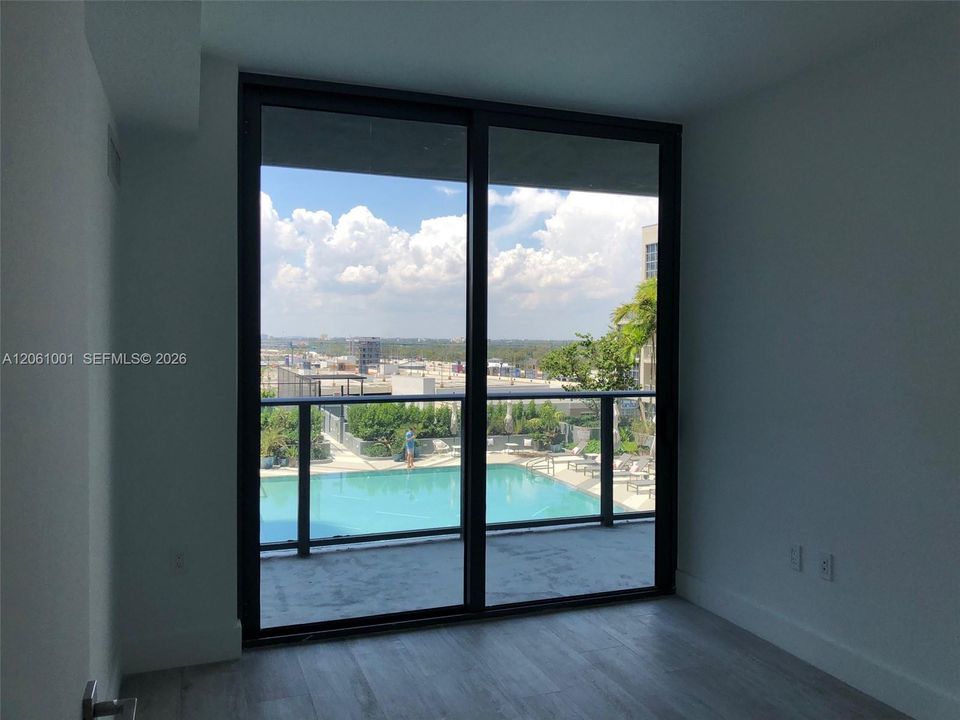 В аренду: $4,500 (2 спален, 2 ванн, 982 Квадратных фут)
