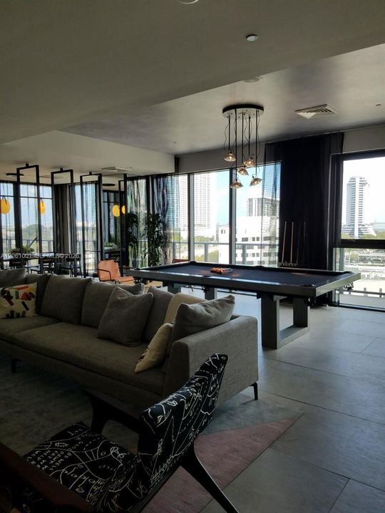 В аренду: $4,500 (2 спален, 2 ванн, 982 Квадратных фут)