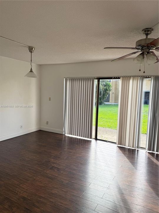 В аренду: $2,300 (2 спален, 2 ванн, 1428 Квадратных фут)