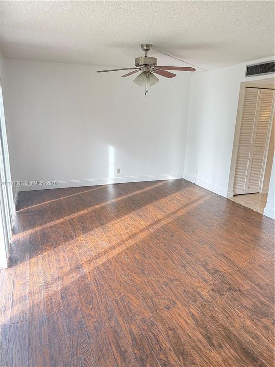 В аренду: $2,300 (2 спален, 2 ванн, 1428 Квадратных фут)