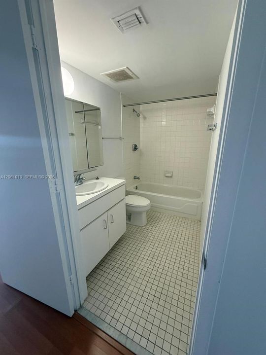 В аренду: $1,250 (0 спален, 1 ванн, 450 Квадратных фут)