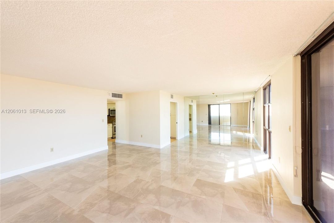В аренду: $4,500 (2 спален, 2 ванн, 1595 Квадратных фут)