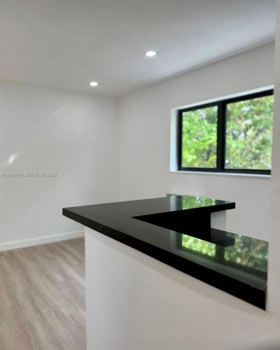 En Renta: $1,590 (1 camas, 1 baños, 3296 Pies cuadrados)