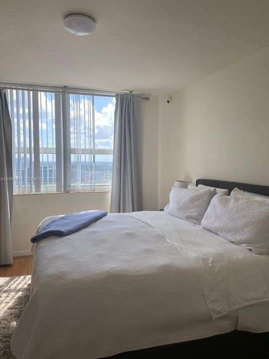 For Rent: $3,300 (2 beds, 2 baths, 1175 Square Feet)