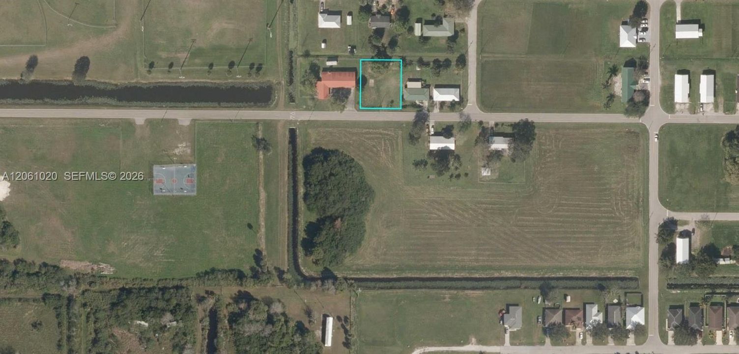 757 Avenue R, Moore Haven FL 33471
