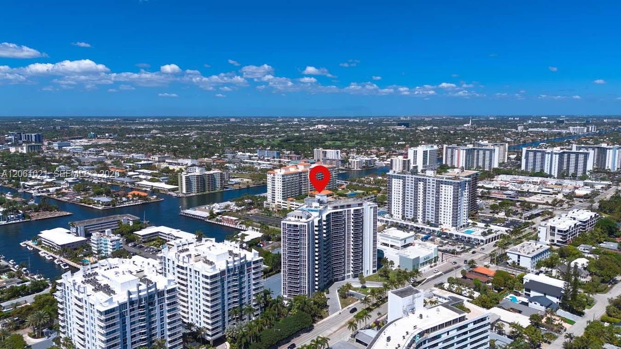 На продажу: $599,000 (2 спален, 2 ванн, 1100 Квадратных фут)