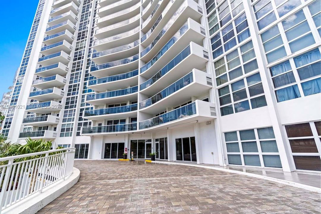 На продажу: $599,000 (2 спален, 2 ванн, 1100 Квадратных фут)