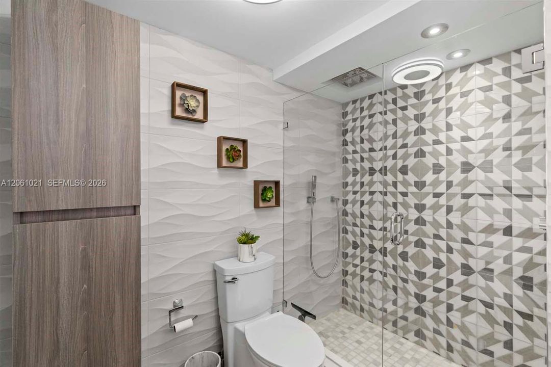 На продажу: $599,000 (2 спален, 2 ванн, 1100 Квадратных фут)