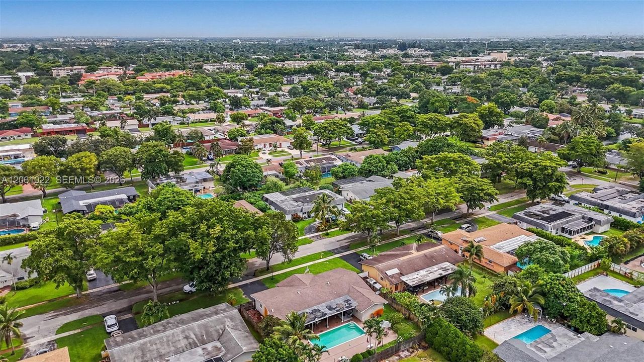 На продажу: $680,000 (4 спален, 2 ванн, 1930 Квадратных фут)