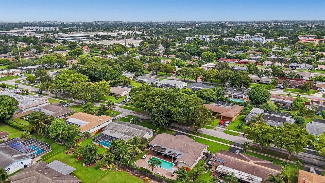 На продажу: $680,000 (4 спален, 2 ванн, 1930 Квадратных фут)