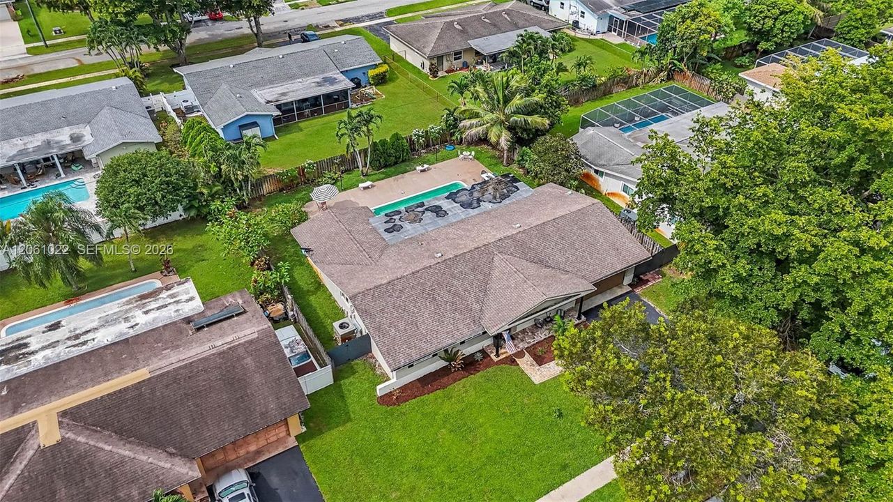 На продажу: $680,000 (4 спален, 2 ванн, 1930 Квадратных фут)