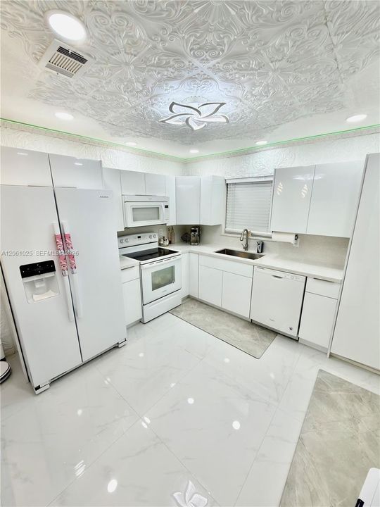 На продажу: $419,999 (3 спален, 2 ванн, 1293 Квадратных фут)
