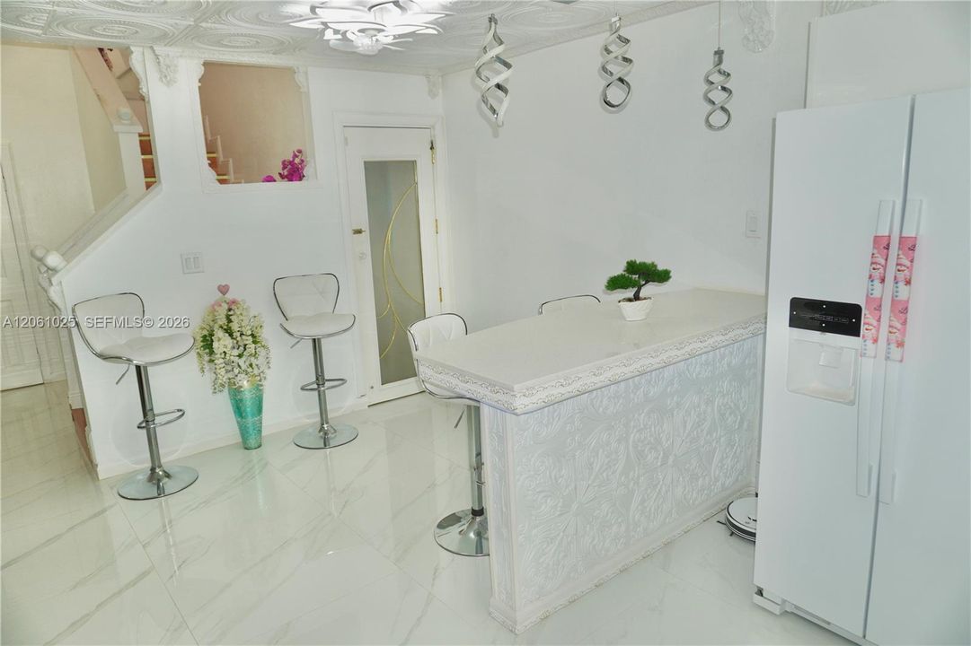На продажу: $419,999 (3 спален, 2 ванн, 1293 Квадратных фут)