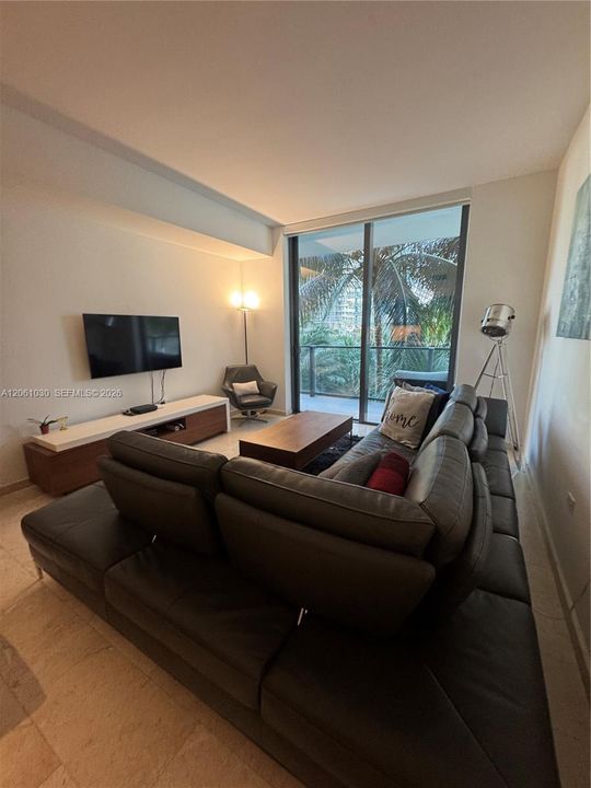В аренду: $4,800 (1 спален, 1 ванн, 805 Квадратных фут)