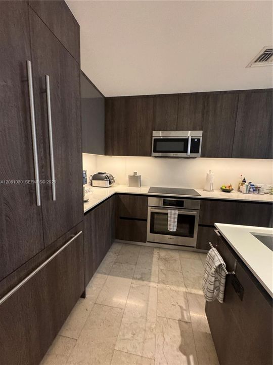 В аренду: $4,800 (1 спален, 1 ванн, 805 Квадратных фут)