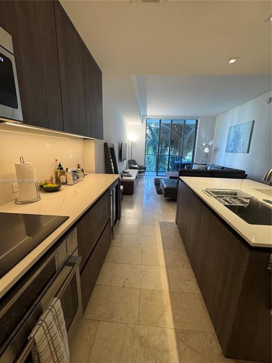 В аренду: $4,800 (1 спален, 1 ванн, 805 Квадратных фут)