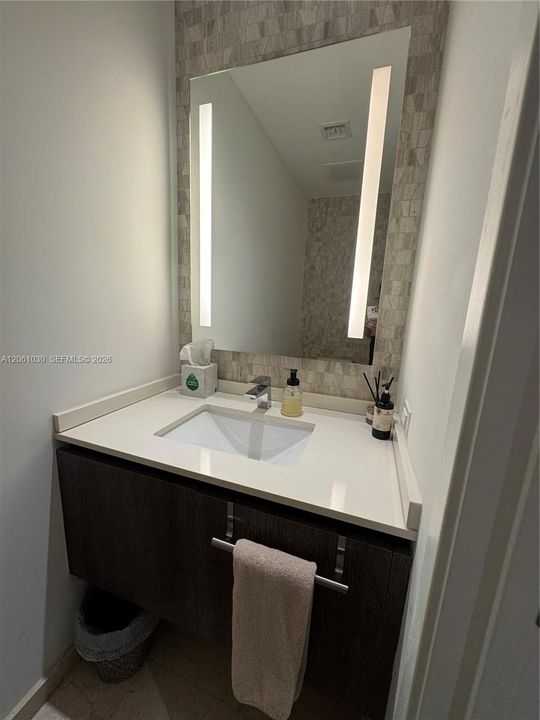 В аренду: $4,800 (1 спален, 1 ванн, 805 Квадратных фут)