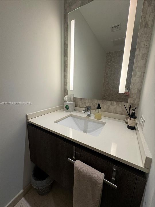 В аренду: $4,800 (1 спален, 1 ванн, 805 Квадратных фут)