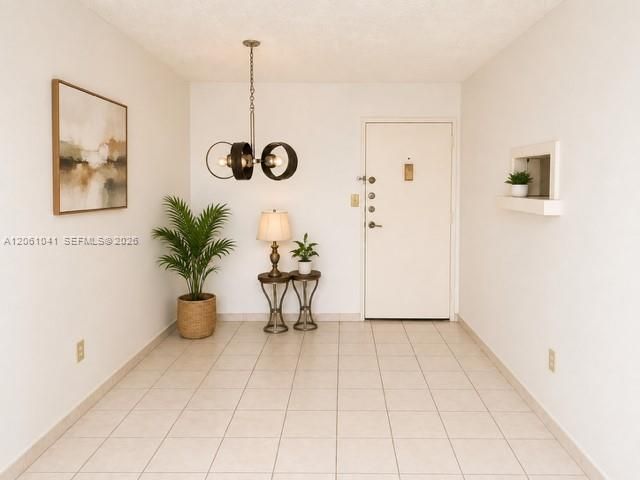 Active With Contract: $199,001 (1 beds, 2 baths, 914 Square Feet)