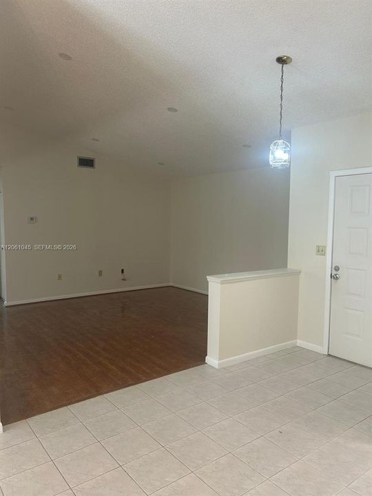 В аренду: $3,450 (3 спален, 2 ванн, 1345 Квадратных фут)