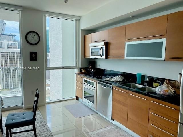 В аренду: $2,550 (0 спален, 1 ванн, 632 Квадратных фут)