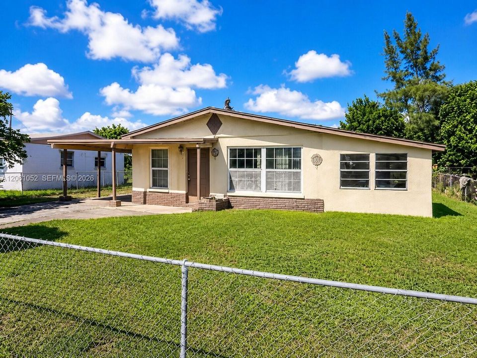 En Venta: $339,000 (3 camas, 1 baños, 900 Pies cuadrados)