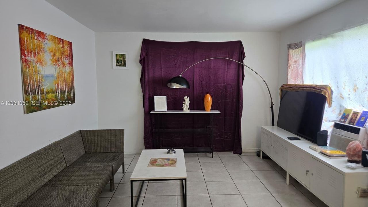 En Venta: $339,000 (3 camas, 1 baños, 900 Pies cuadrados)