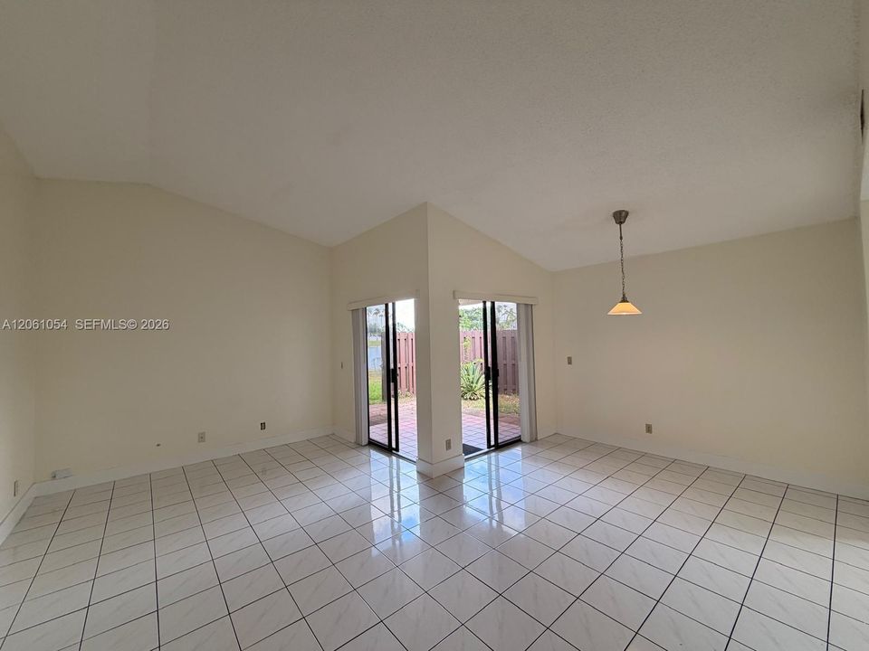 For Rent: $2,500 (2 beds, 2 baths, 991 Square Feet)