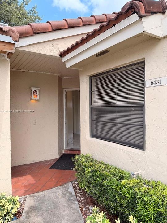 For Rent: $2,500 (2 beds, 2 baths, 991 Square Feet)