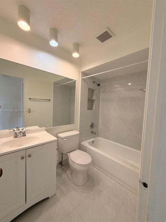 For Rent: $2,500 (2 beds, 2 baths, 991 Square Feet)