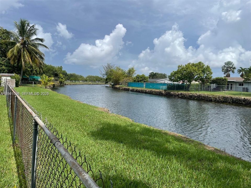 En Venta: $739,000 (4 camas, 2 baños, 1754 Pies cuadrados)
