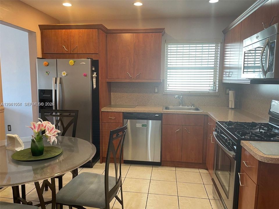 En Venta: $739,000 (4 camas, 2 baños, 1754 Pies cuadrados)