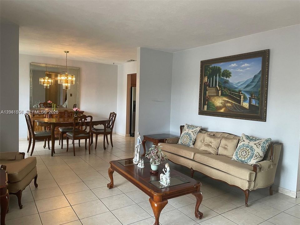En Venta: $739,000 (4 camas, 2 baños, 1754 Pies cuadrados)